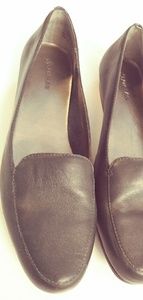 St John's Bay 8m black leather loafers